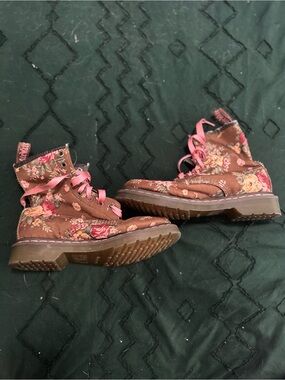 Dr. Martens Rose Florals Brown with Pink Stitching Canvas Lace Up Boots Size W7